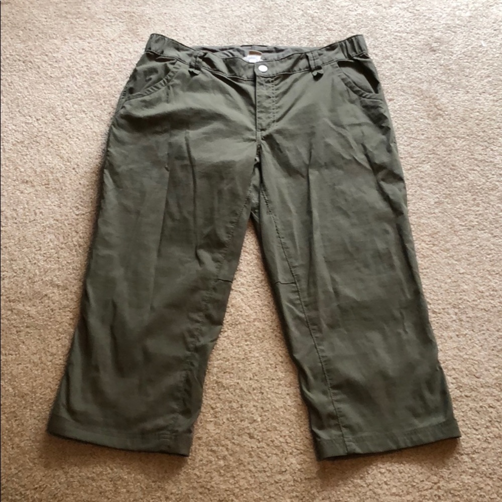 Duluth Trading Co Capri pants